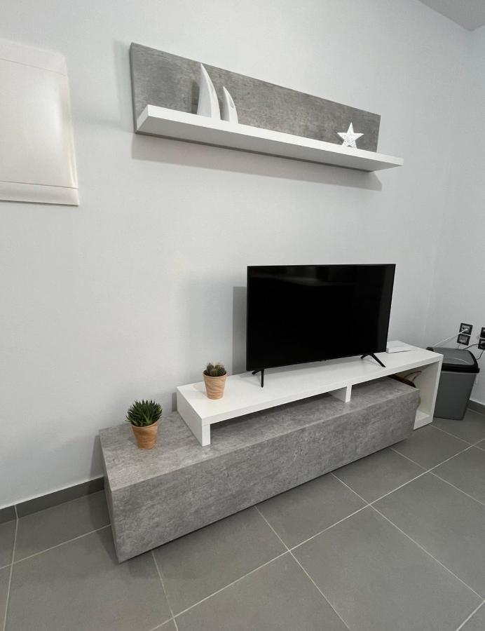 Thania'S House ,4 Minutes From The Center Of Hermoulis Ermoupoli Exterior photo